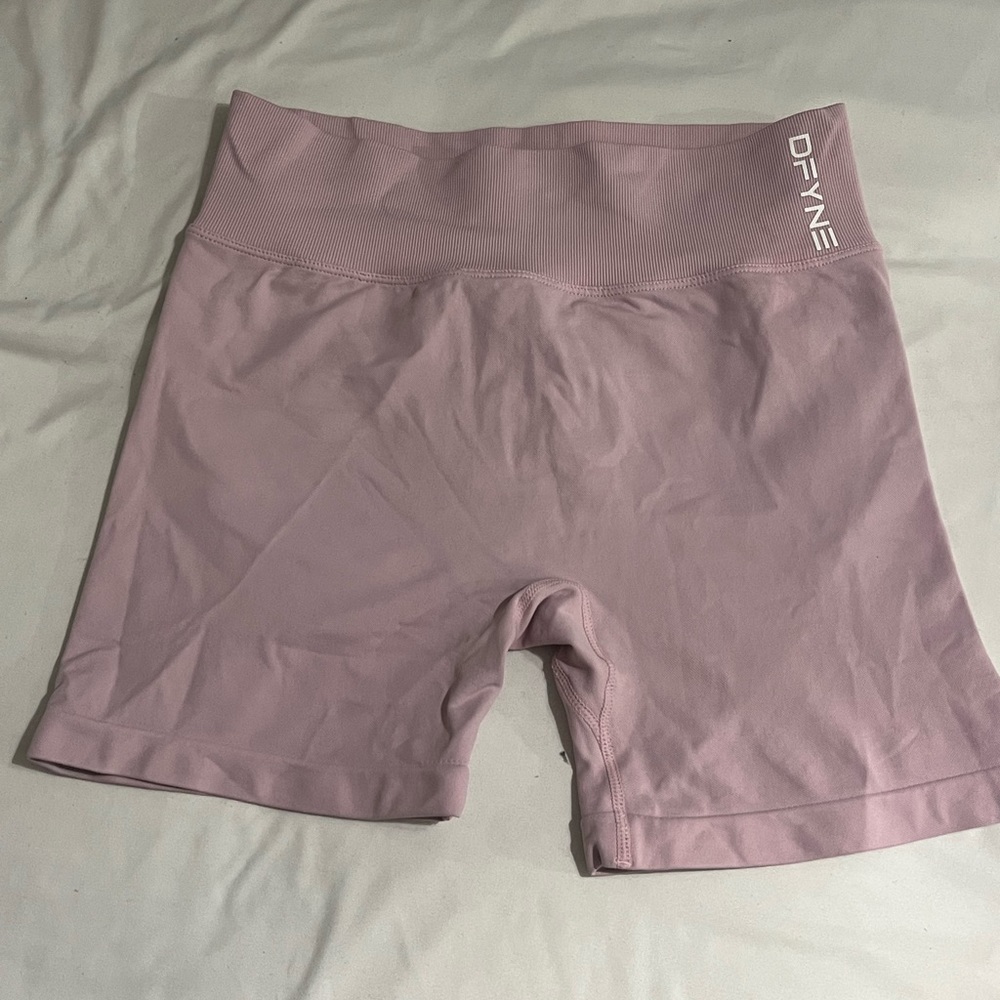 dfyne light rose pink shorts